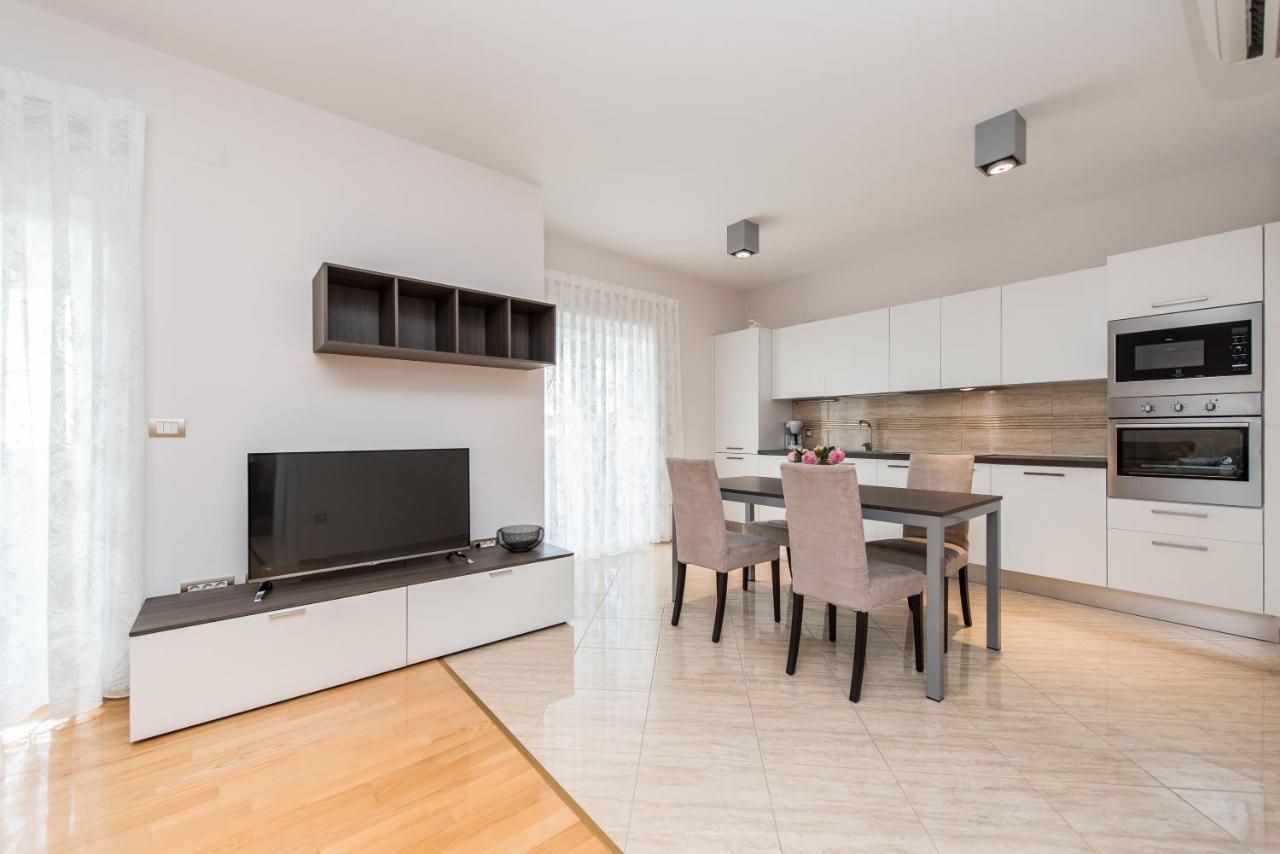 Kings View Sarkic Novalja Exterior foto